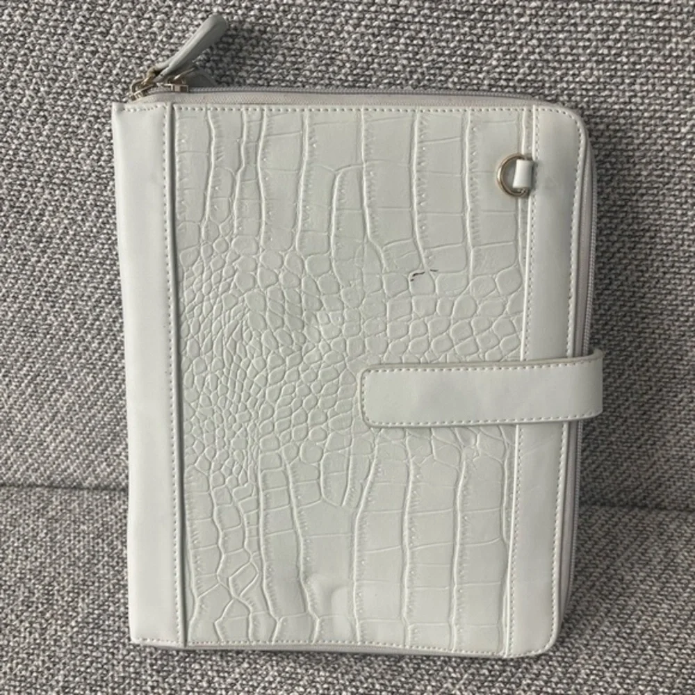 Carianni White IPad Case with Minimalist Design